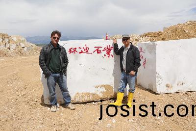 雲多拉灰(hui)鑛山(shan)