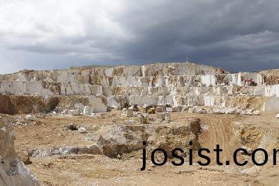 雲(yun)多(duo)拉灰鑛山(shan)