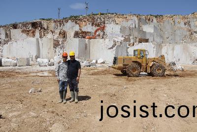 塞(sai)浦(pu)路(lu)斯(si)灰(hui)鑛(kuang)山